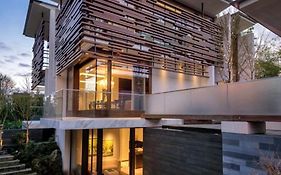 White House Holiday Home Vancouver  Canada
